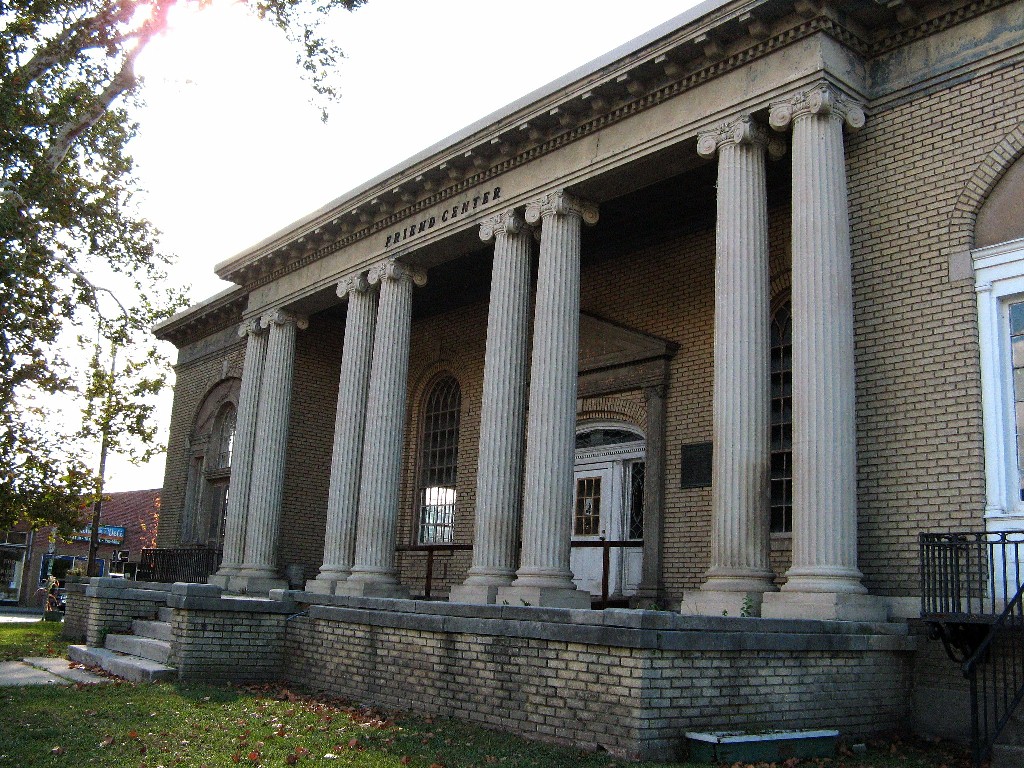 Hunt Memorial Building portico, Liberty Square, Ellenville, NY